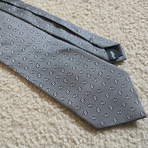 🌈 Jorsyth Grey Diamond Pattern 100% Silk Men’s Tie